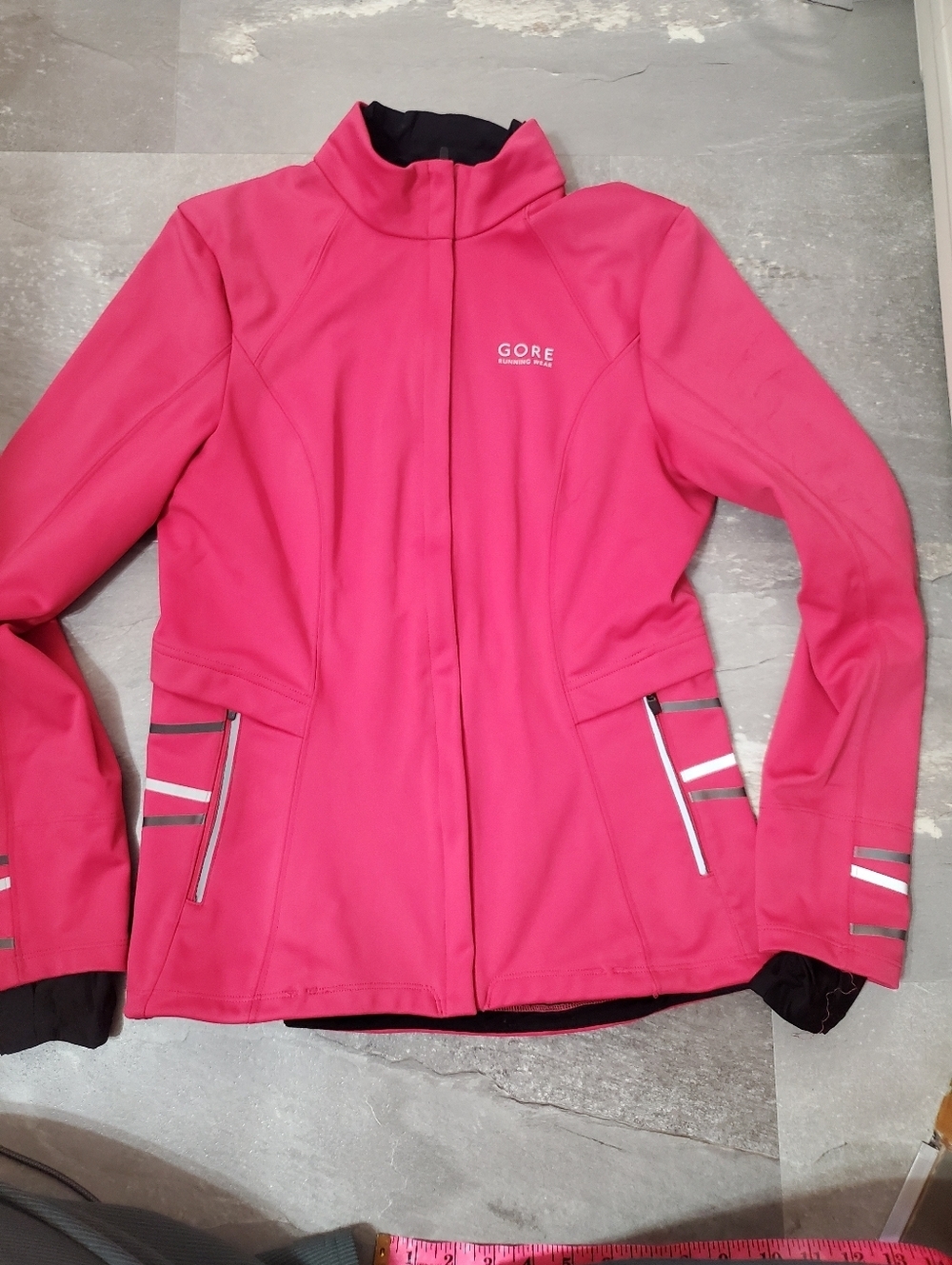 GORE Running Gear Windstopper Softshell Jacket with Reflective Stripes. Pink. M.